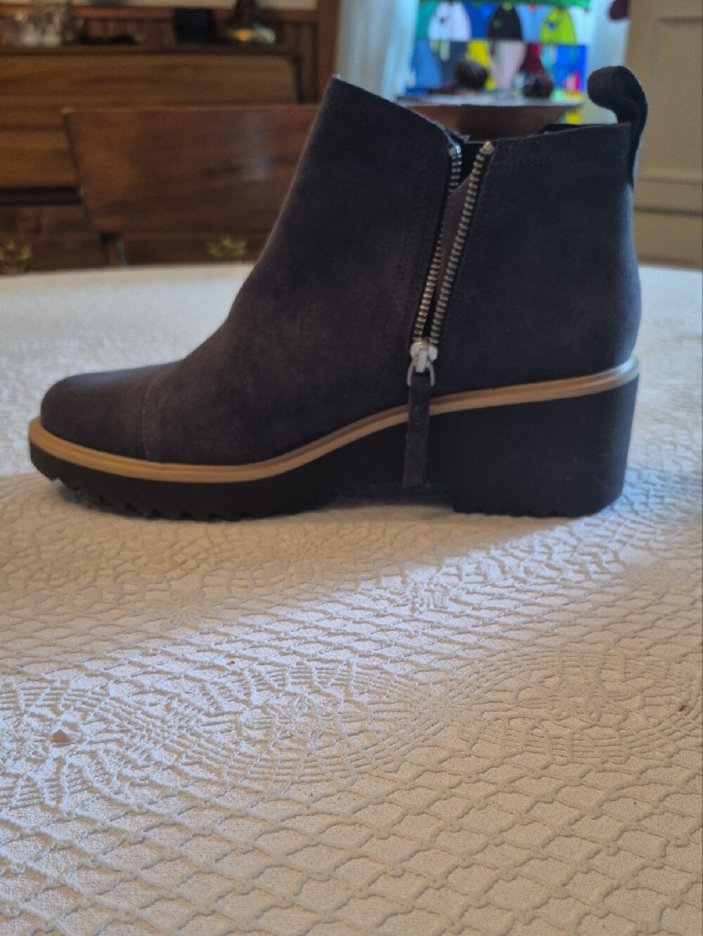 Tom's Size 9.5 Women's Suede Platform Ankle Boot - Gray - Picture 3 of 6